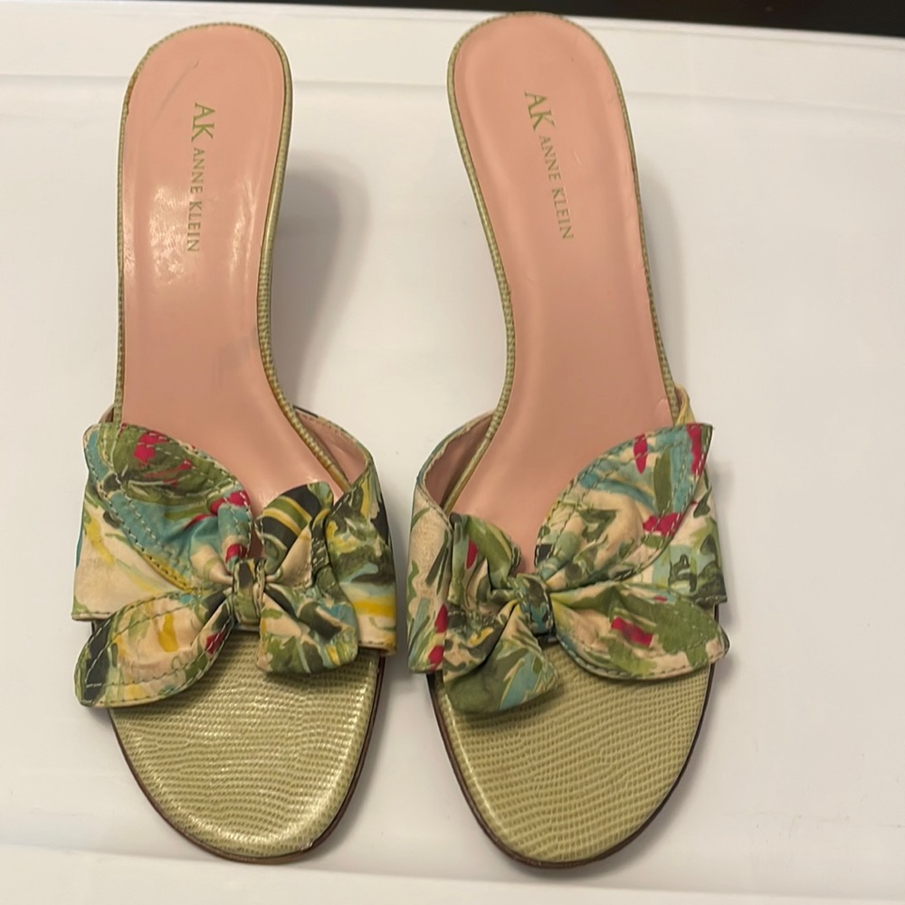 Anne Klein Watercolor Bow Kitten Heel